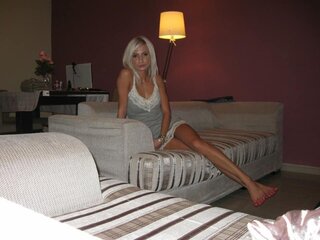 DariaStavru toy livejasmin